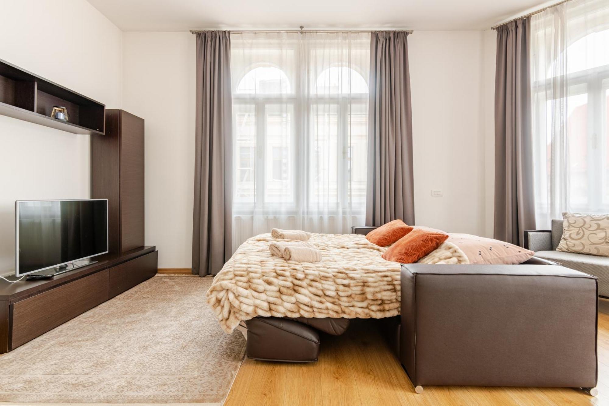 Riverside Palace Apartment *