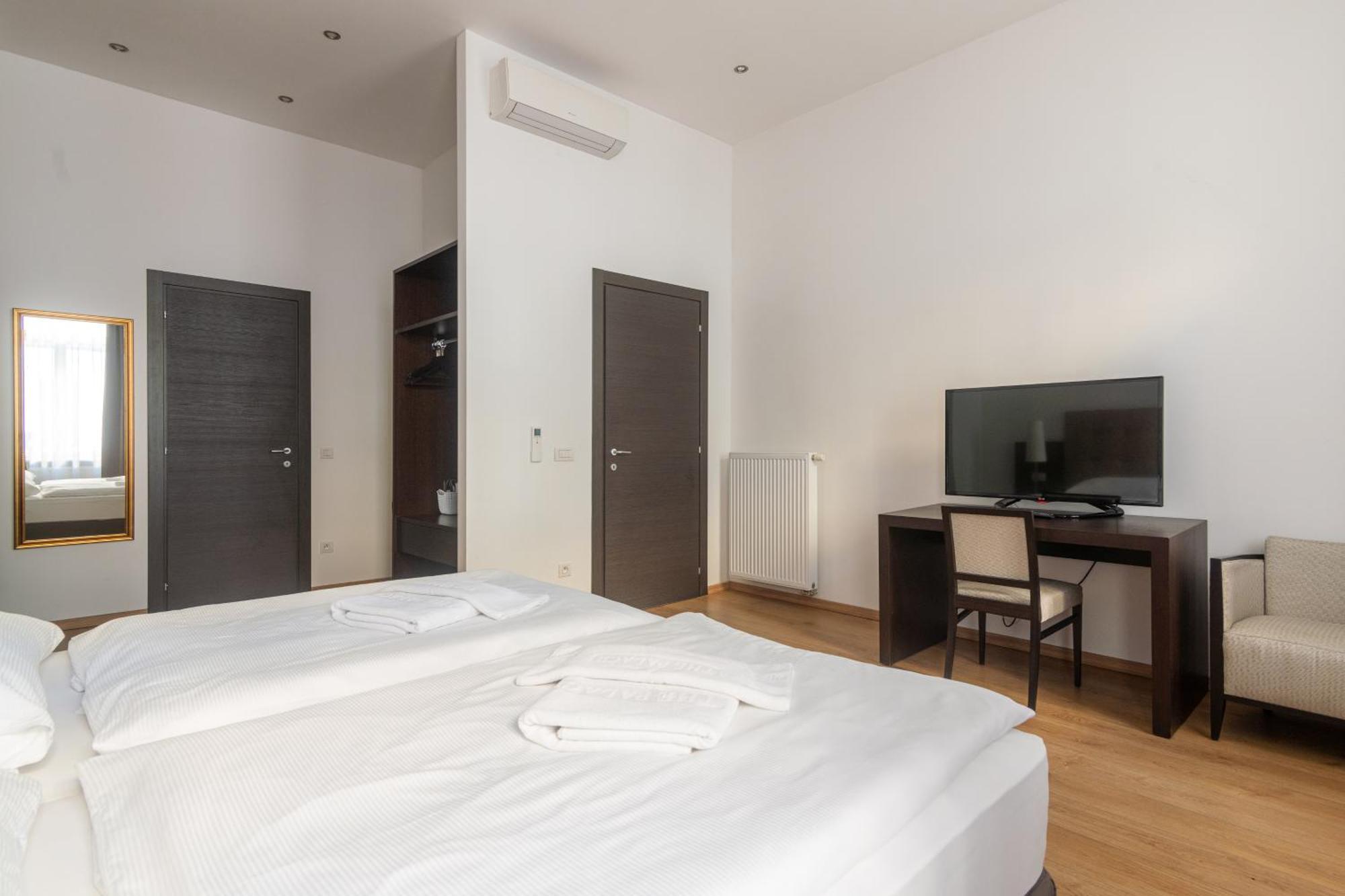 Riverside Palace Apartment Prague